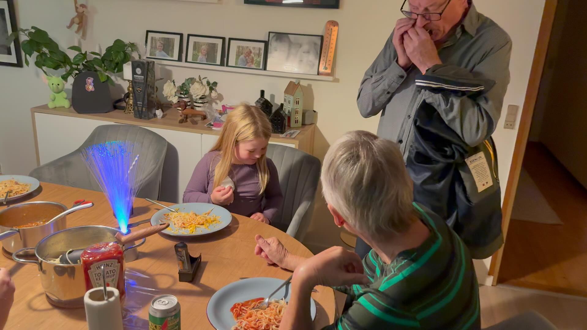 Spaghetti, Skøre Takter og Familiens Fest 🎶🍝